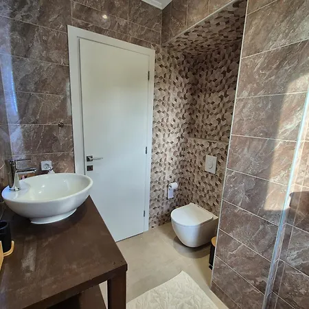 Luxe Nieuwe Met Zwembad Kalithiész