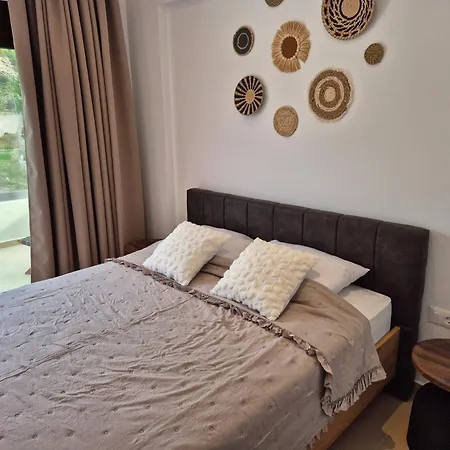 Luxe Nieuwe Met Zwembad * Kalithiész