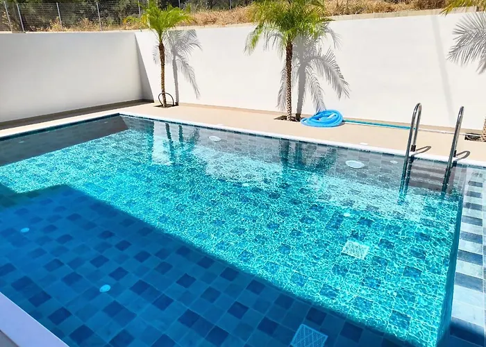 Luxe Nieuwe Met Zwembad Kalithies